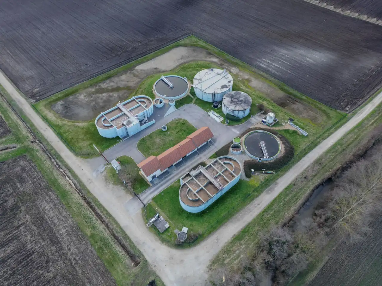 工业自动化场景中传感器连接器选型要点与常见故障排查方法