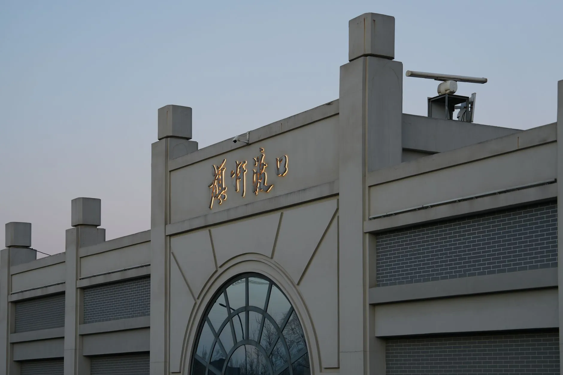2024年航空插头技术趋势：圆形与矩形连接器在自动化设备中的应用解析