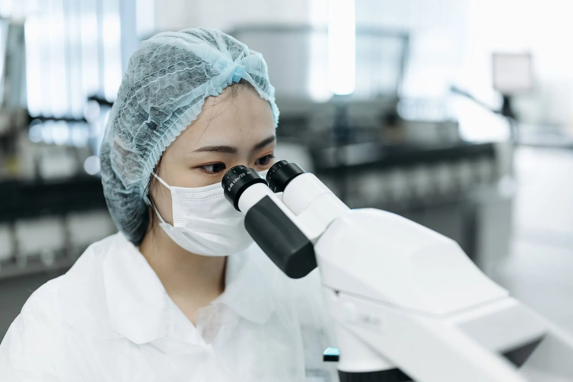 防水连接器与圆形连接器在户外设备中的应用差异及选型要点