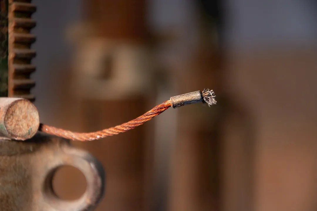 常州隽信弘解析传感器连接器在工业自动化中的抗干扰选型要点正文配图 2